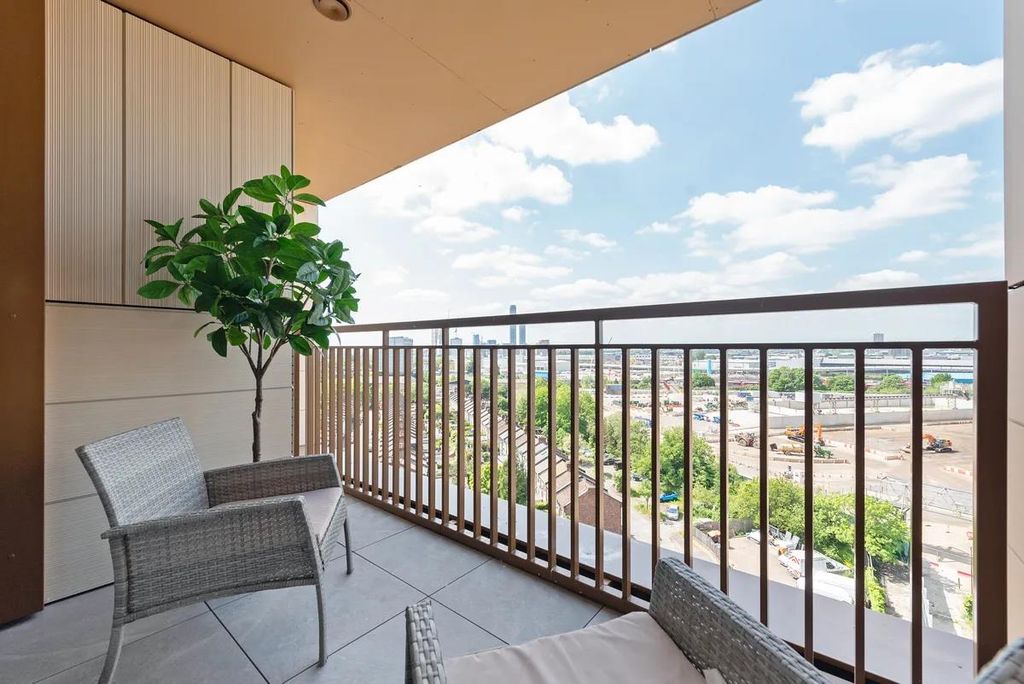 Property photo 2 of 16 Balcony