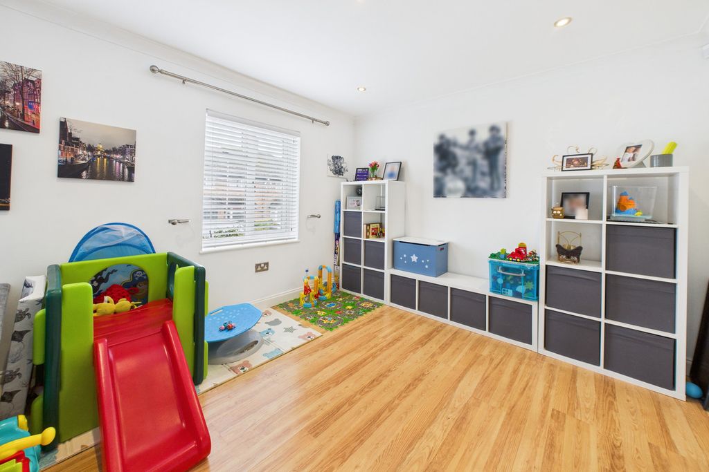 Property photo 3 of 16