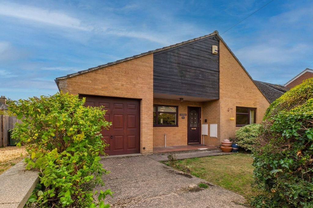 Property photo 1 of 10 Exeter Close Front.Jpeg