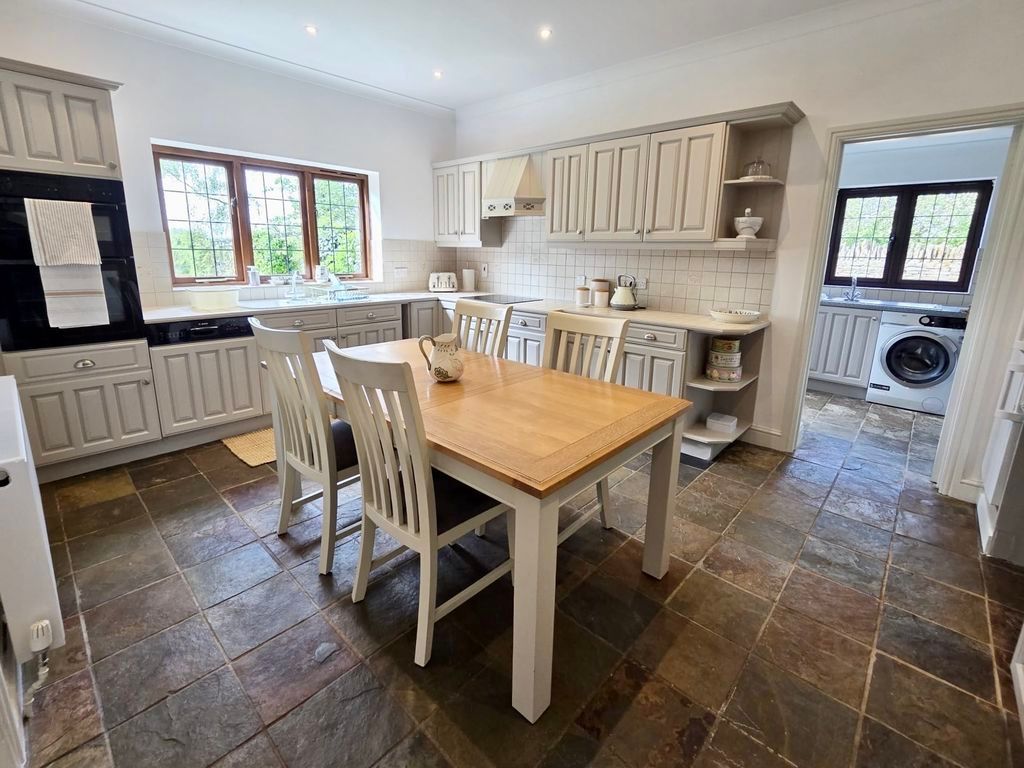 Property photo 3 of 30 Kitchen/Diner