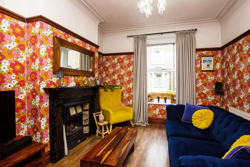 Property photo 2 of 18 Almond Street (9).Jpg