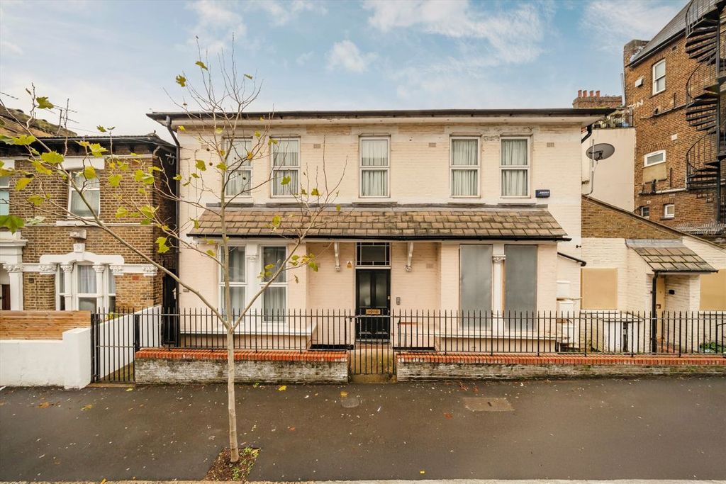 Property photo 1 of 6
