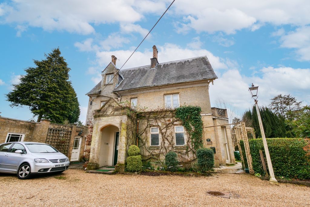 Property photo 1 of 23