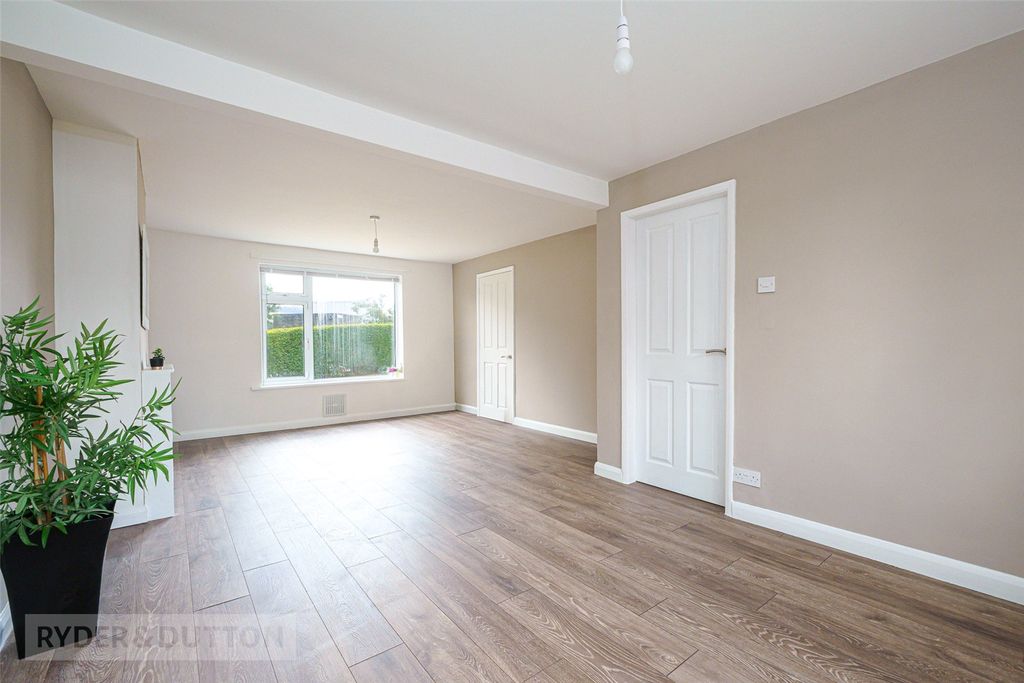 Property photo 3 of 19 Living/Dining Room