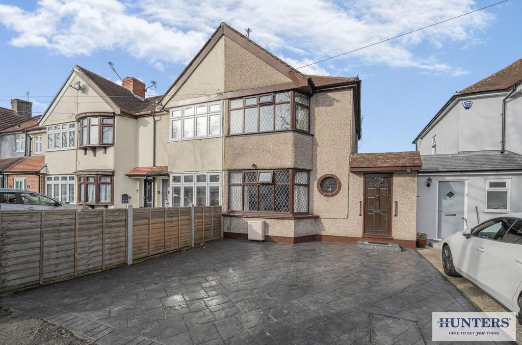 Property photo 1 of 17 External