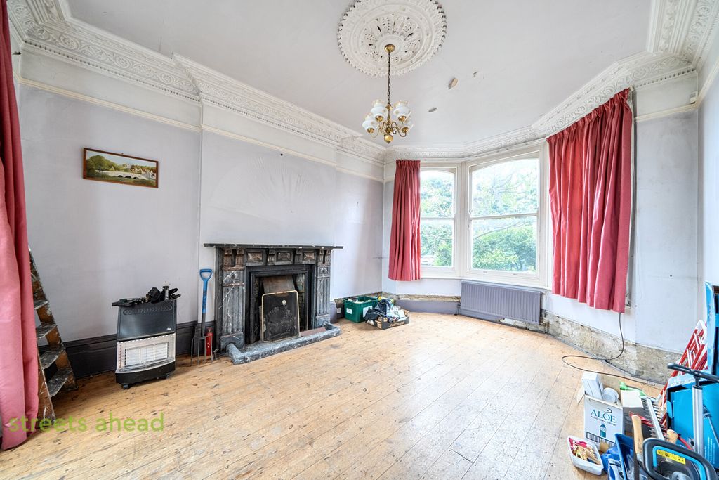 Property photo 2 of 18 276E4B03-00Fa-457...