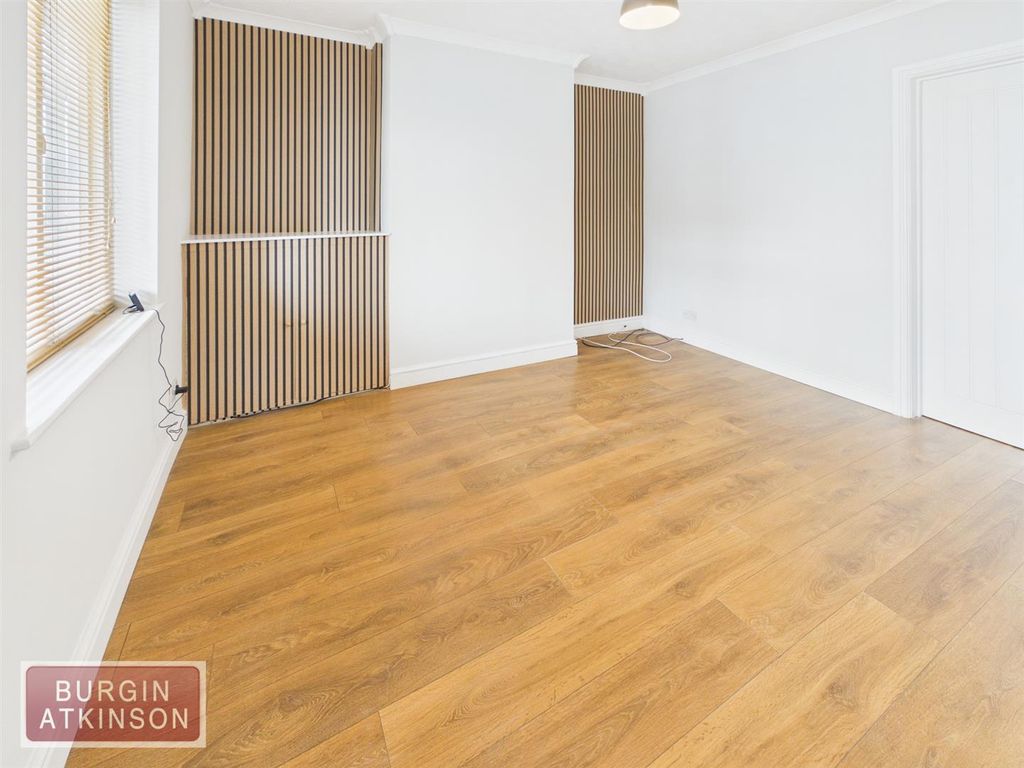 Property photo 3 of 20 Cam01619G0-Pr0202-Still007.Jpg