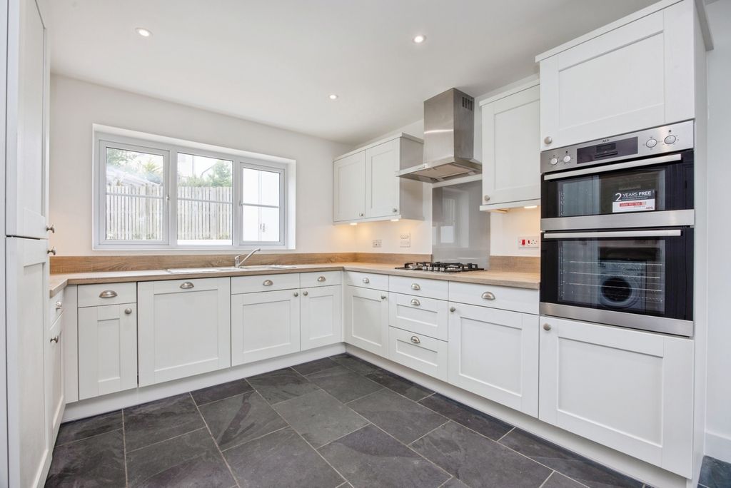 Property photo 2 of 13 Photo