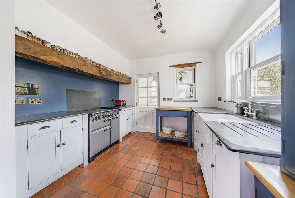 Property photo 2 of 18 Kitchen