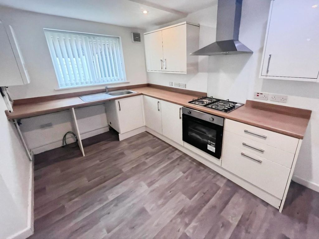 Property photo 3 of 16 Kitchen.Jpg