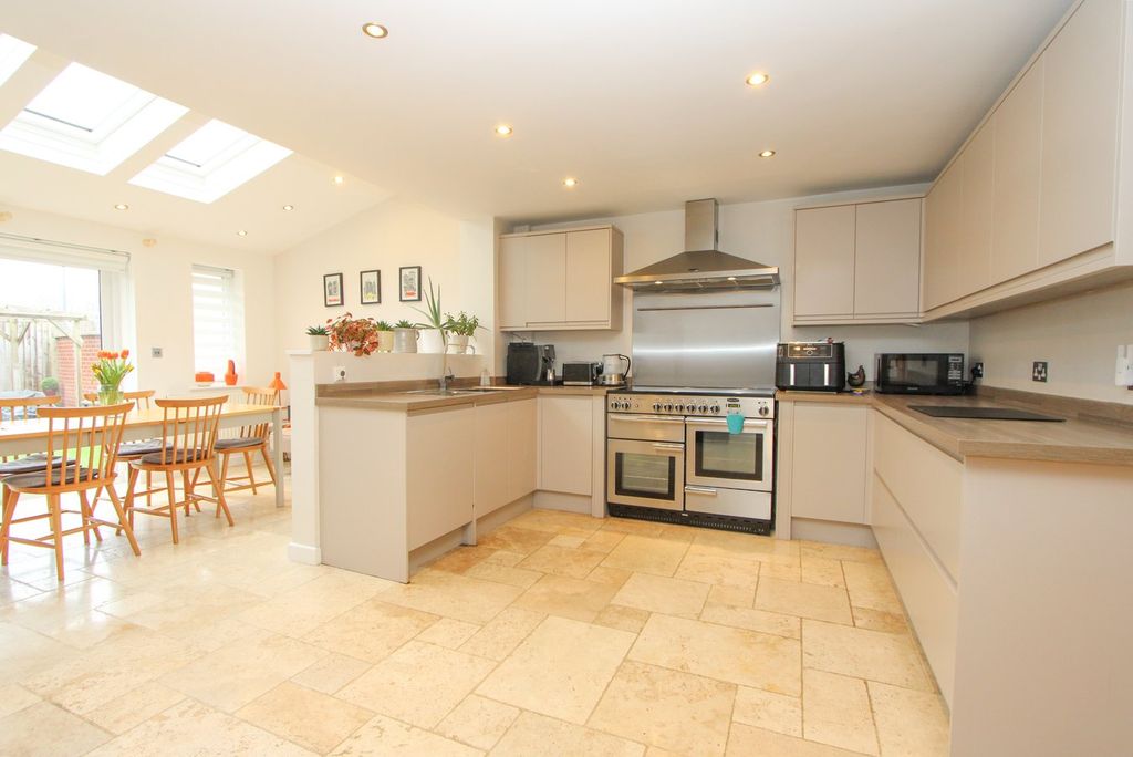 Property photo 3 of 24