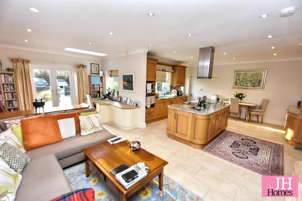 Property photo 2 of 24