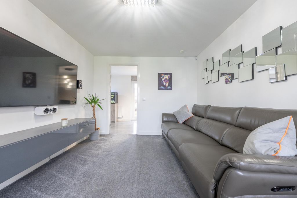 Property photo 3 of 46 Gallery