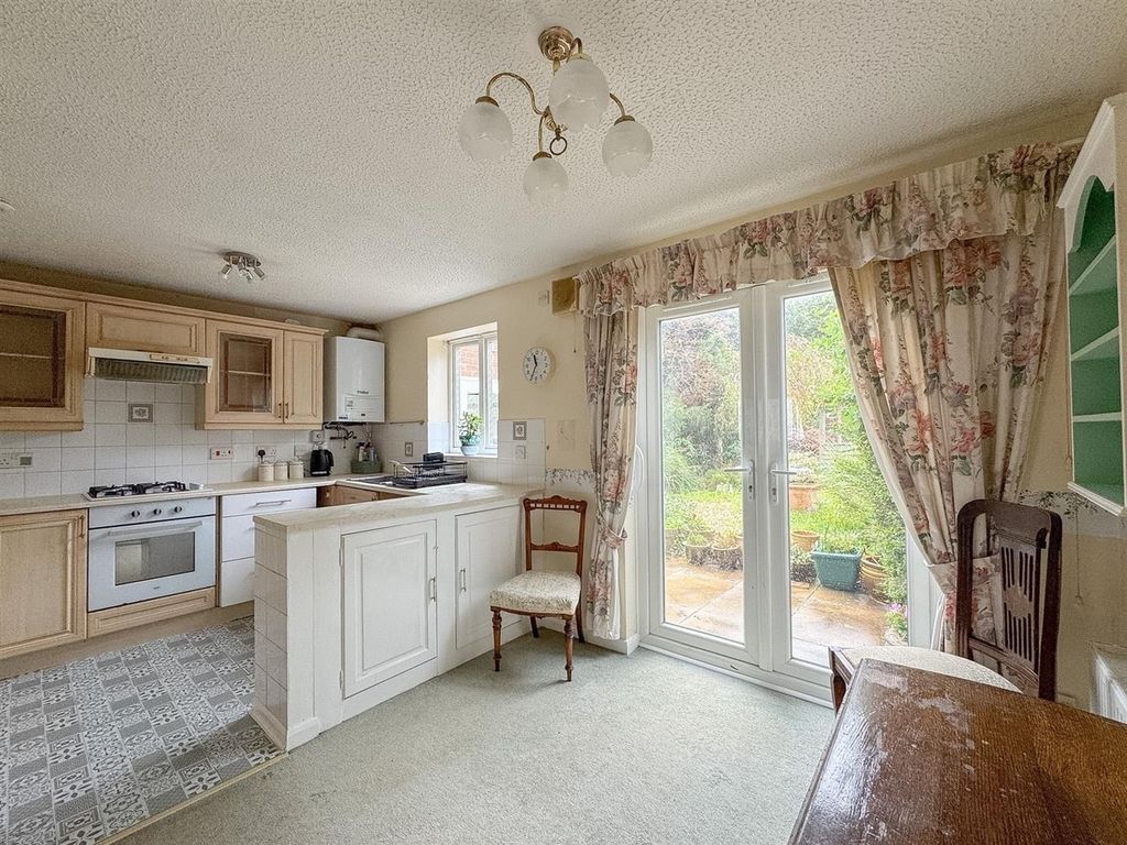 Property photo 3 of 18 Kitchen / Diner