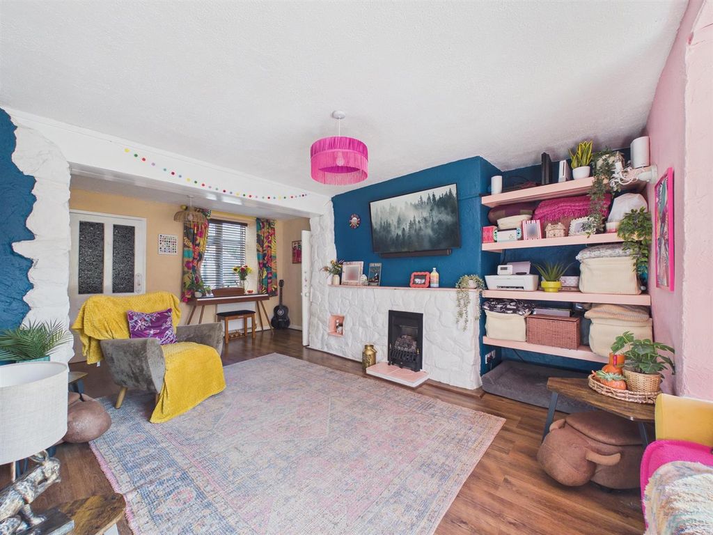 Property photo 3 of 16 Lounge/Diner