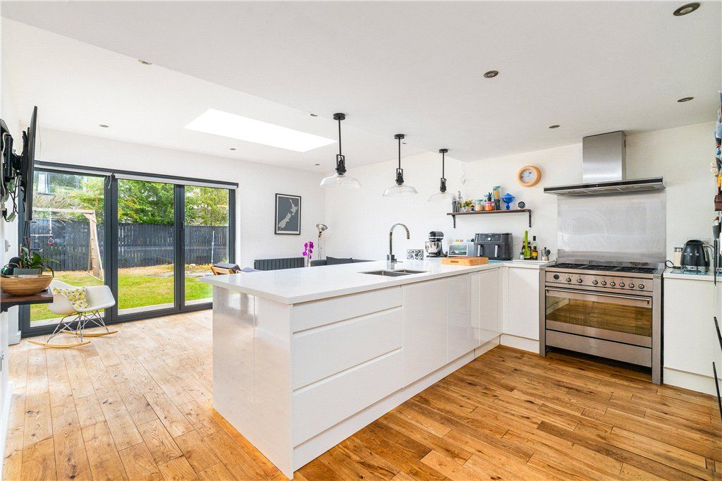 Property photo 3 of 22 Living Kitchen