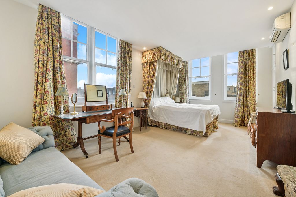 Property photo 3 of 8