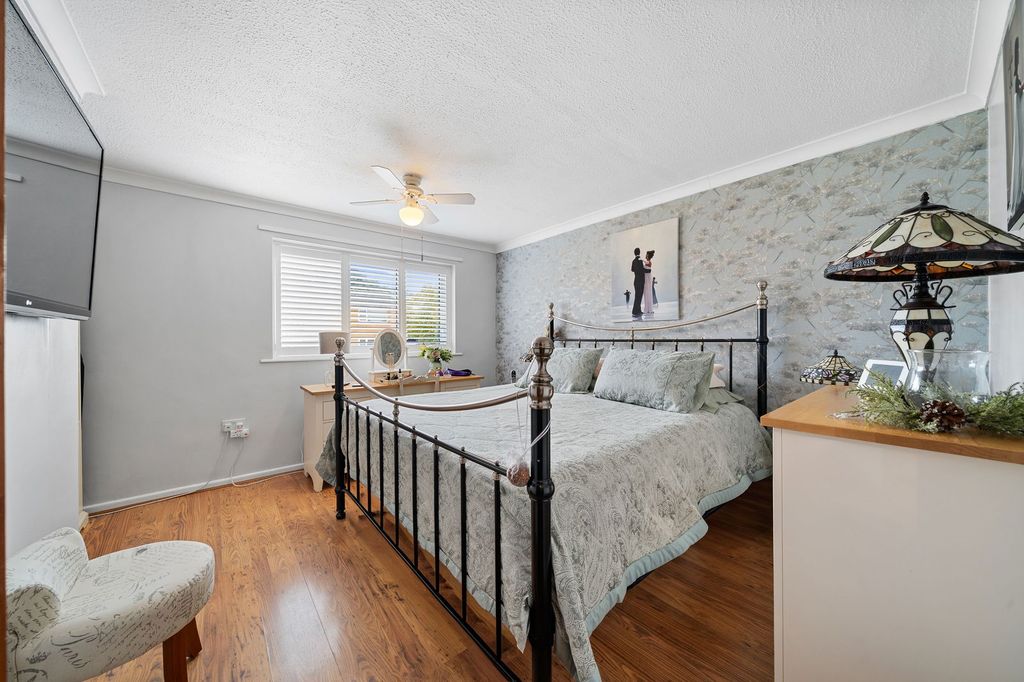 Property photo 3 of 24