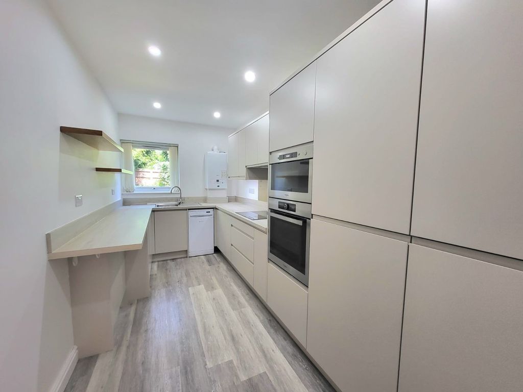 Property photo 3 of 12 Kitchen