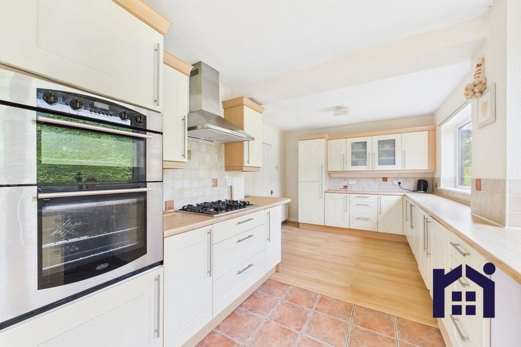Property photo 3 of 29 Dining Kitchen