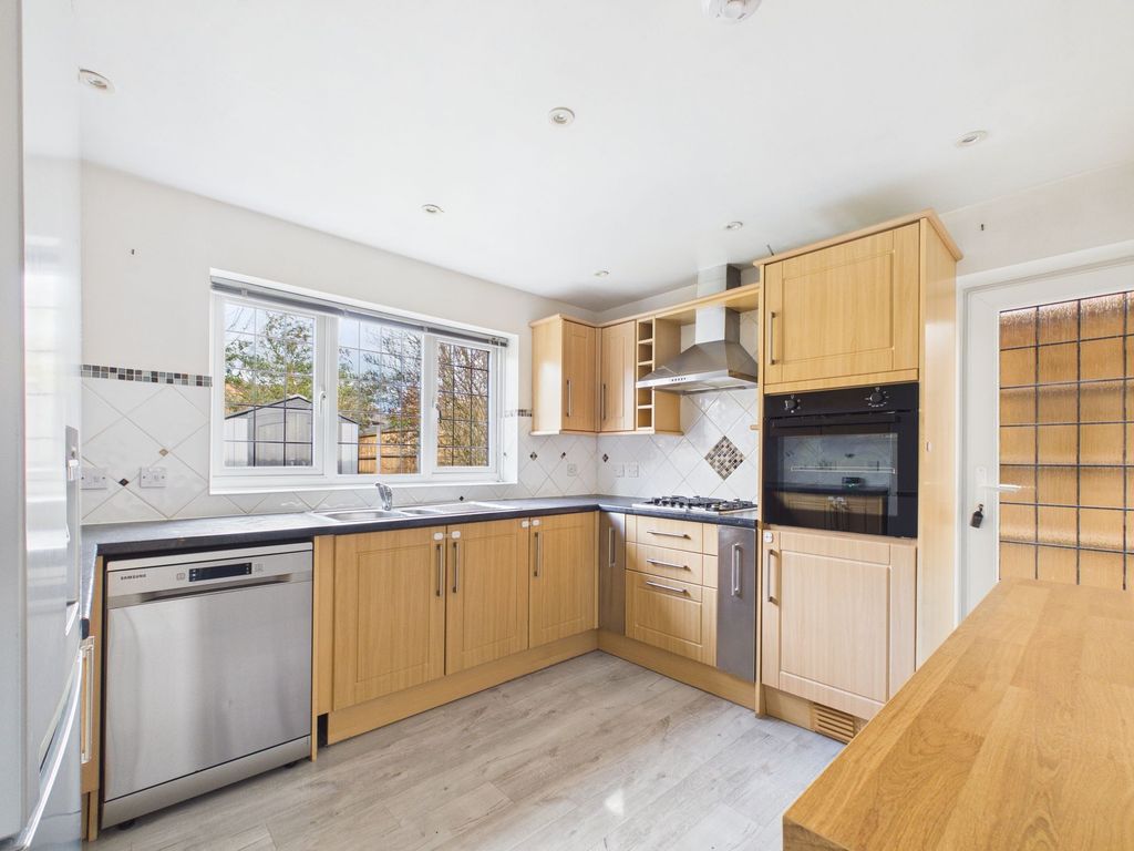 Property photo 2 of 31