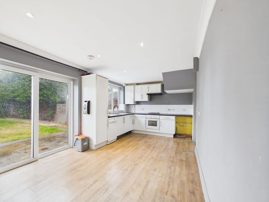 Property photo 3 of 11 Cam04018G0-Pr0519-Still015