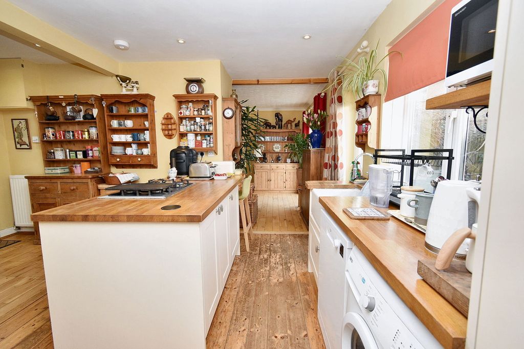 Property photo 2 of 19