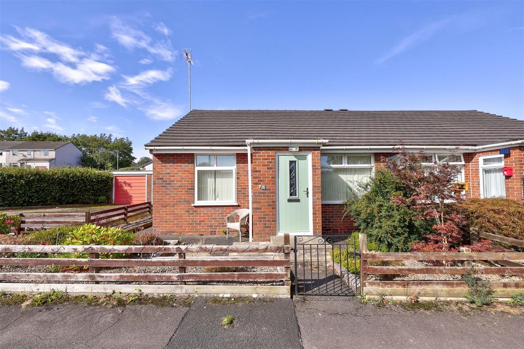 Property photo 1 of 13 7 Birch Crescent