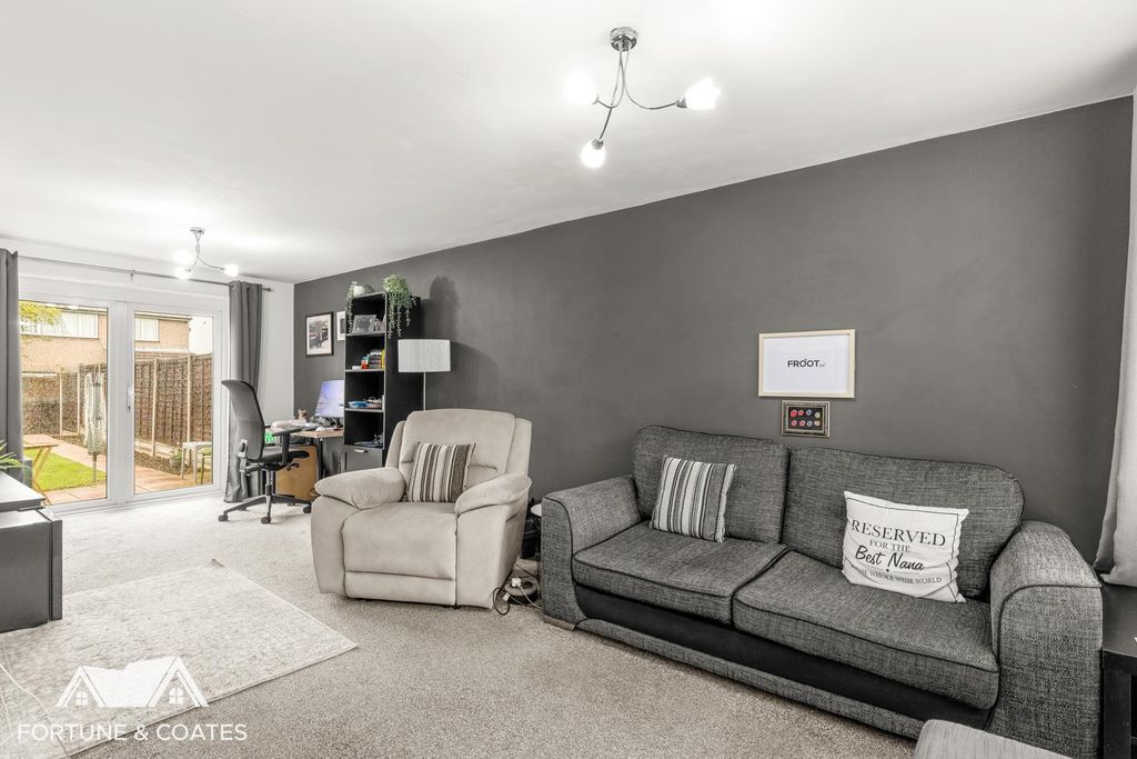Property photo 2 of 20 Peartreemead_13.Jpg