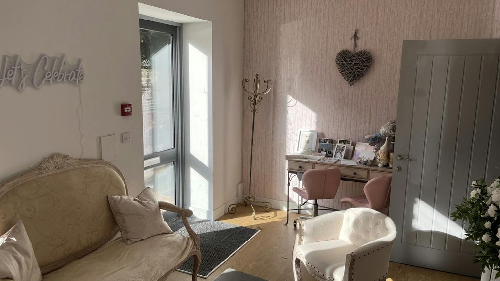 Property photo 3 of 11 Thumbnail_Img_1737.Jpg