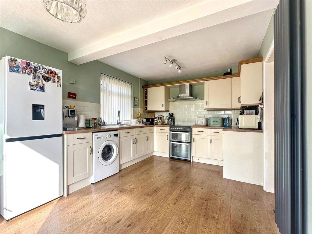 Property photo 3 of 21 Kitchen