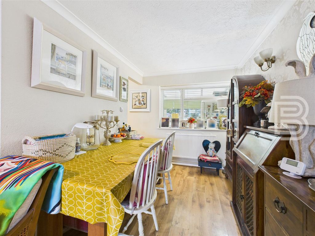 Property photo 3 of 17 Cam05587G0-Pr0107-Still014.Jpg