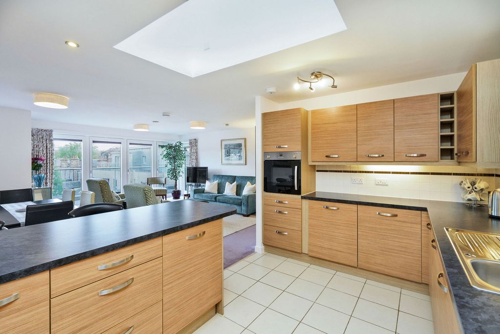 Property photo 3 of 44