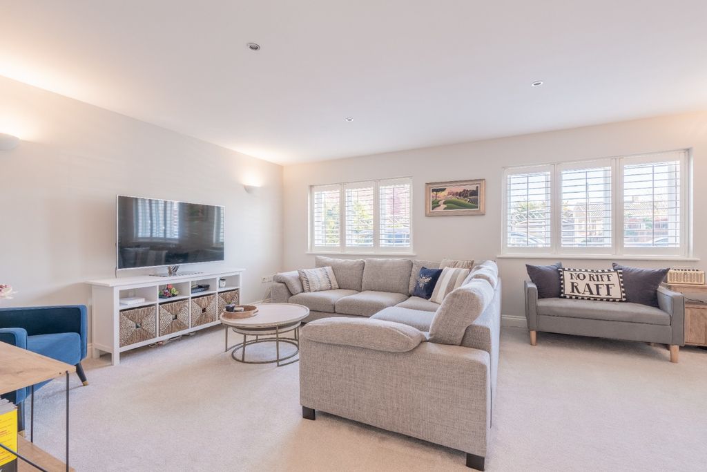 Property photo 2 of 42 4766032