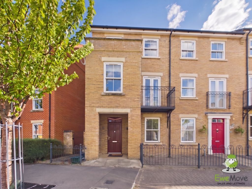 Property photo 1 of 18 Ewemove Estate Agents Basingstoke - Rockbourne Roa