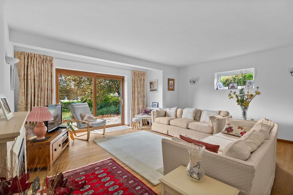 Property photo 2 of 21