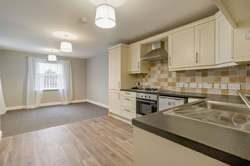 Property photo 3 of 13