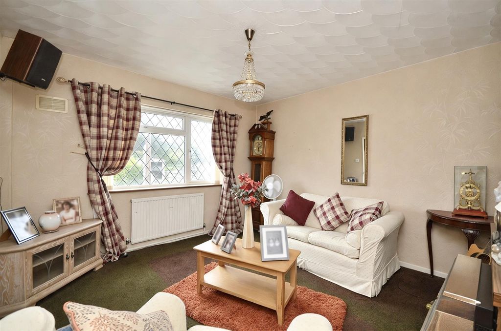 Property photo 3 of 14 Sitting Room