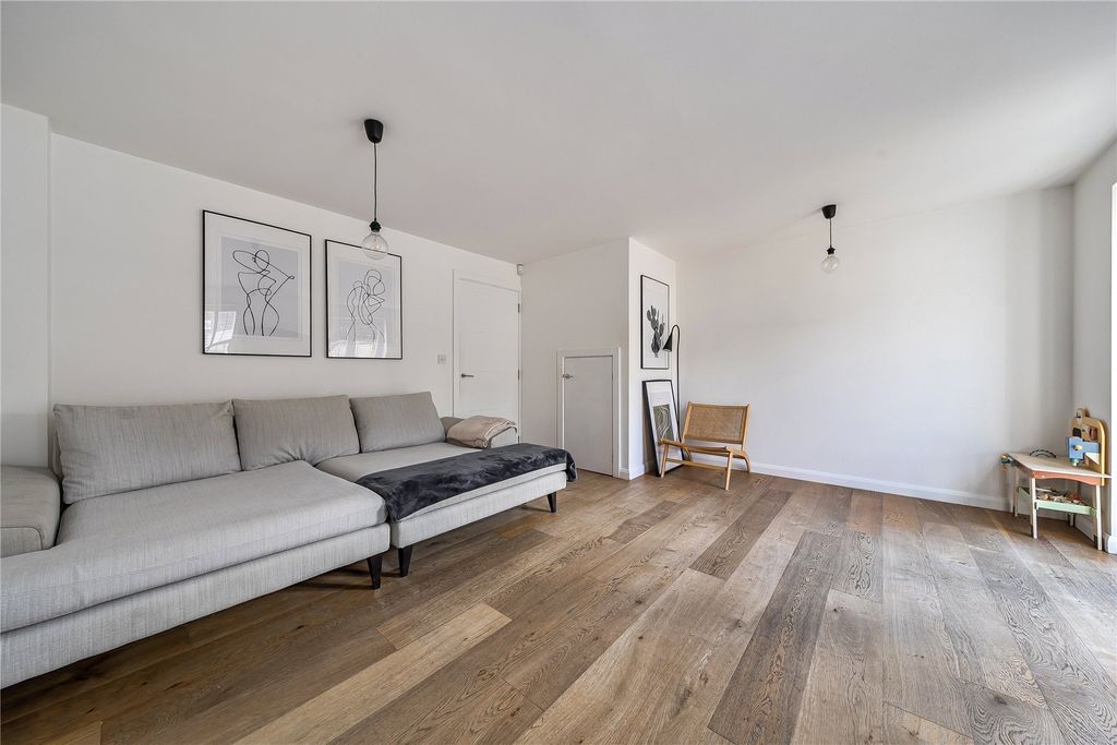 Property photo 3 of 19 Picture No. 16