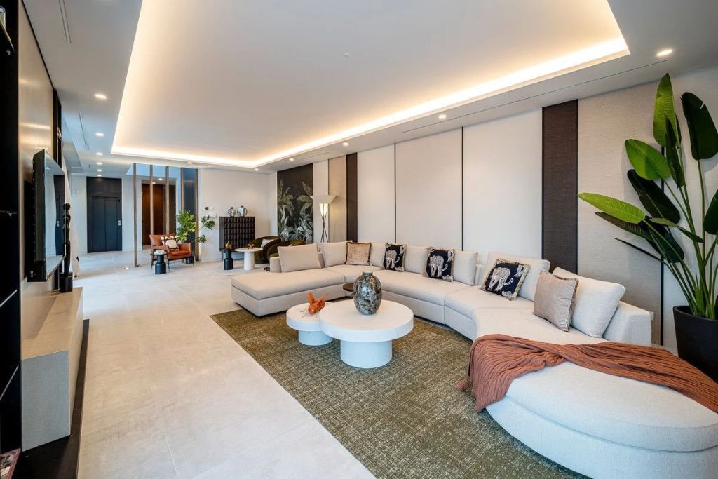 Property photo 2 of 20