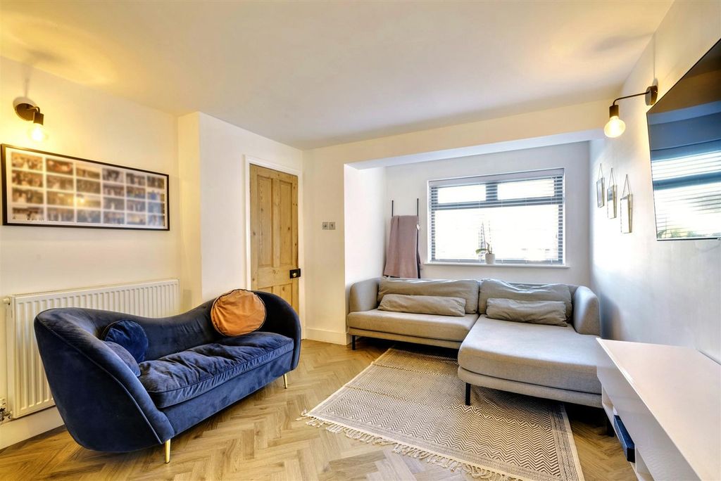 Property photo 2 of 22 Lounge/Sitting Room