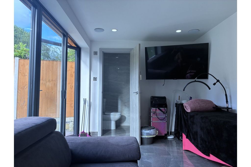 Property photo 3 of 37