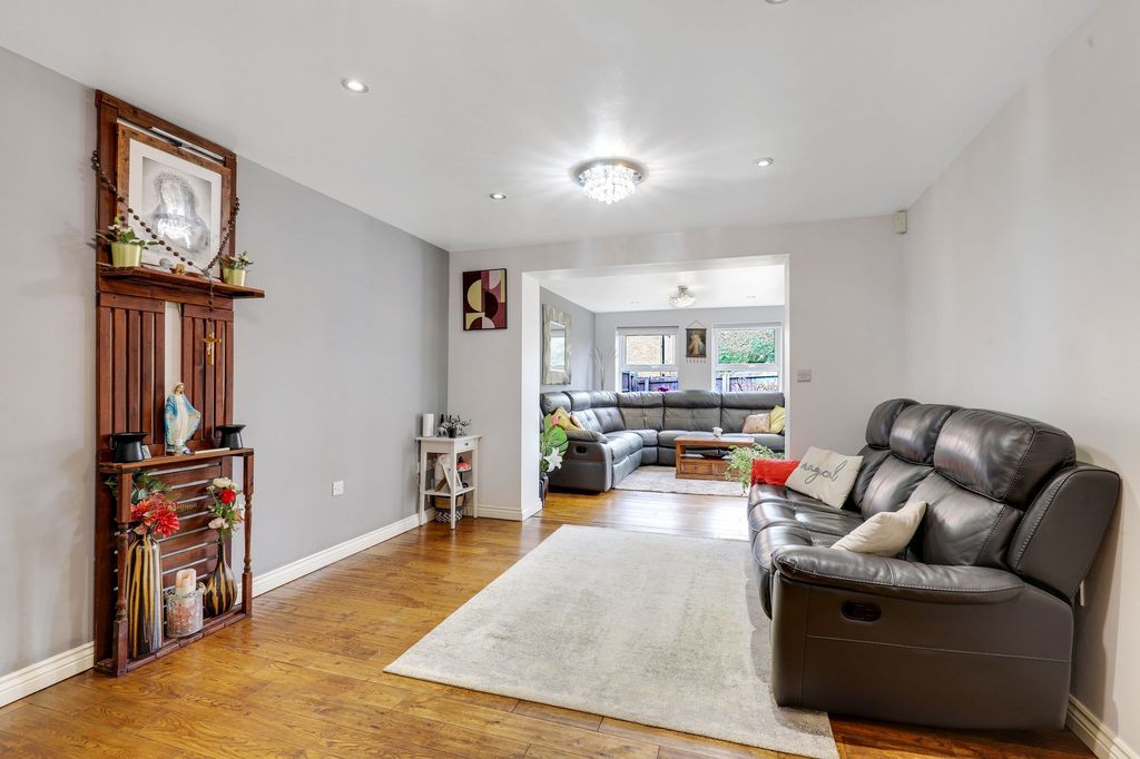 Property photo 3 of 18