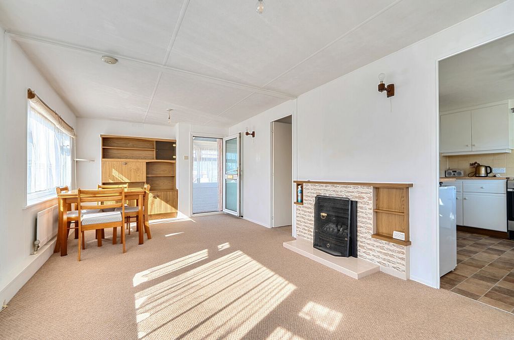 Property photo 2 of 13 1451918-11-69Eb95...