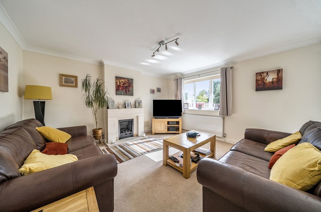 Property photo 2 of 16 1354690-17-68c7F3...