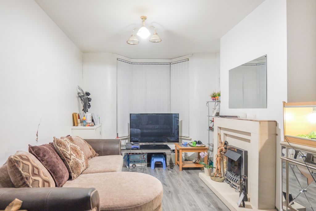 Property photo 2 of 16