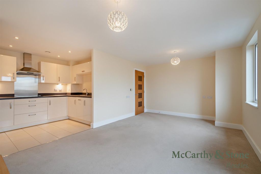 Property photo 1 of 10 8705116-Interior04-800.Jpg