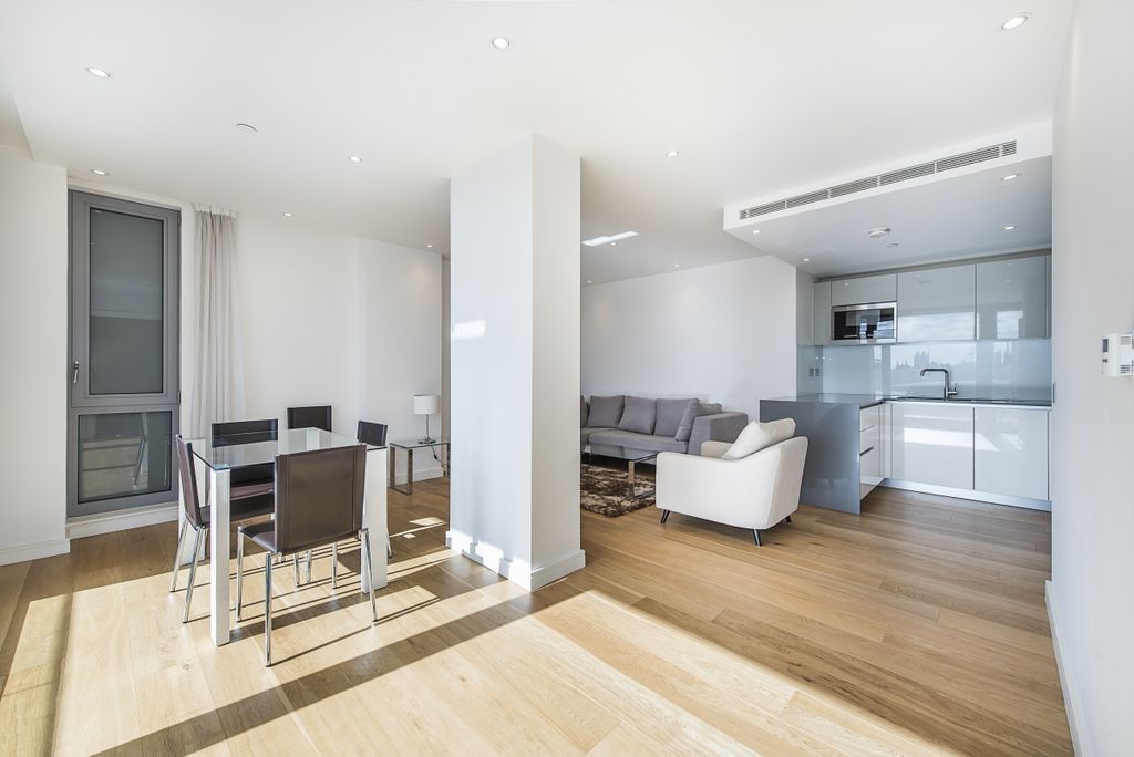 Property photo 1 of 9 Regents Wharf