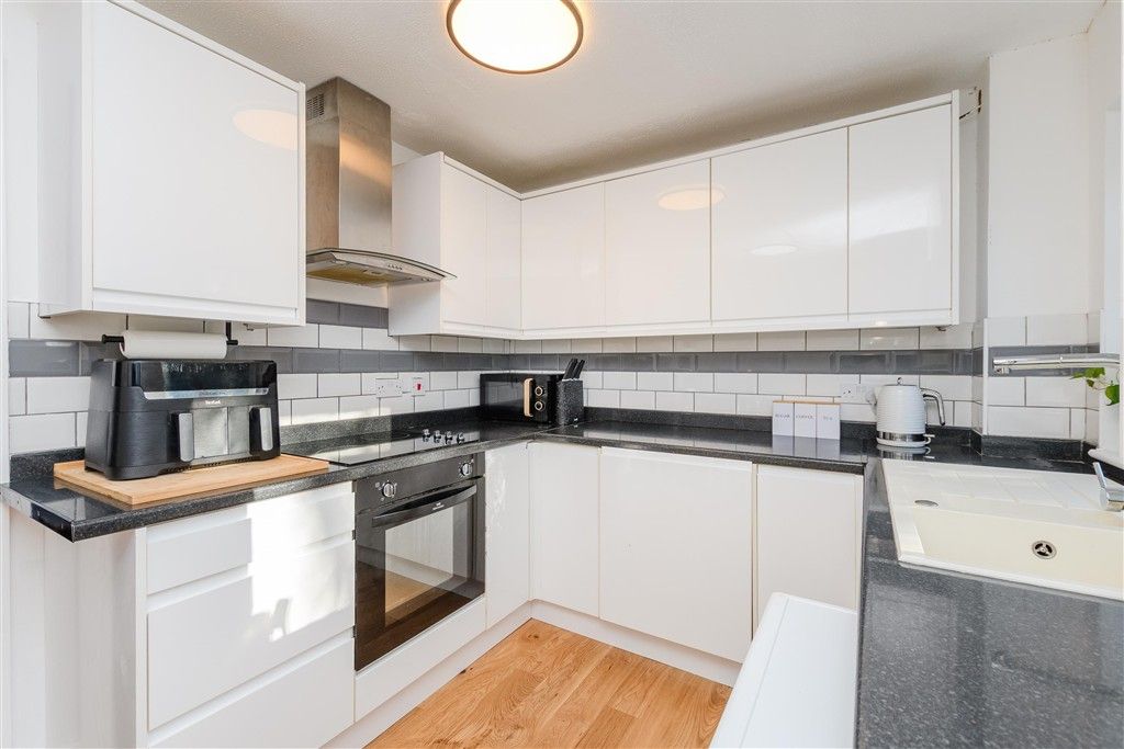 Property photo 3 of 12 Kitchen/Diner