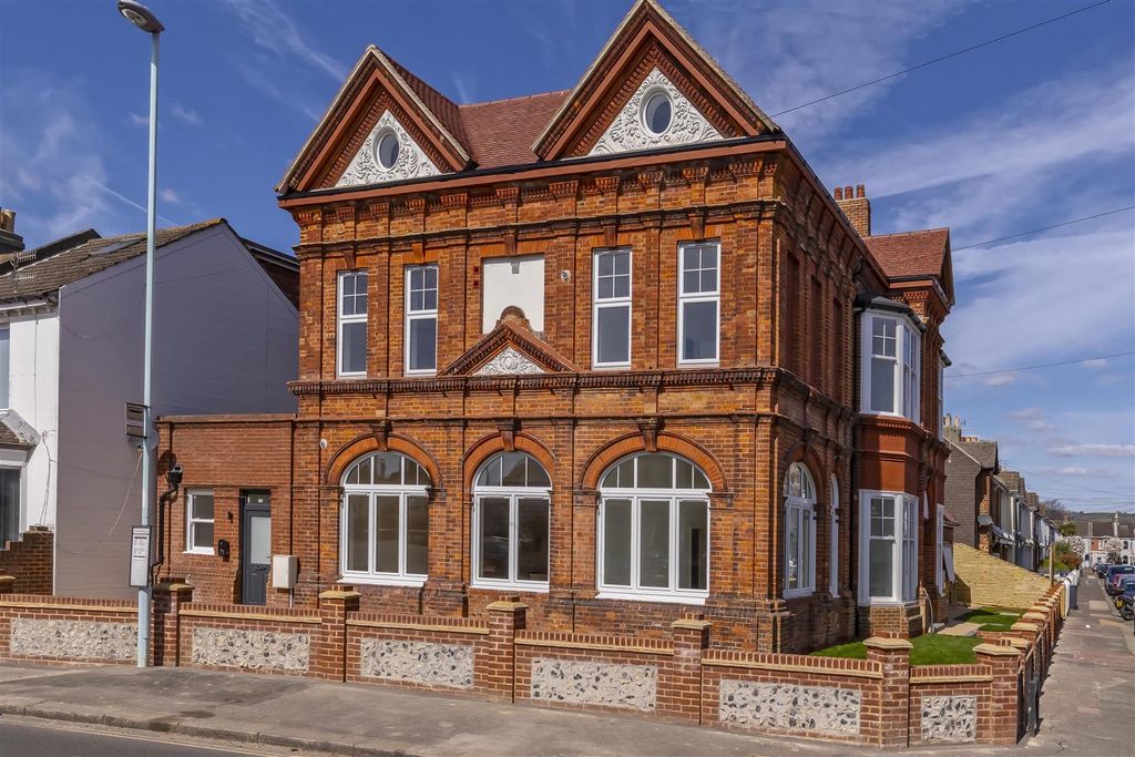 Property photo 1 of 9 Northcourt House_1.Jpg